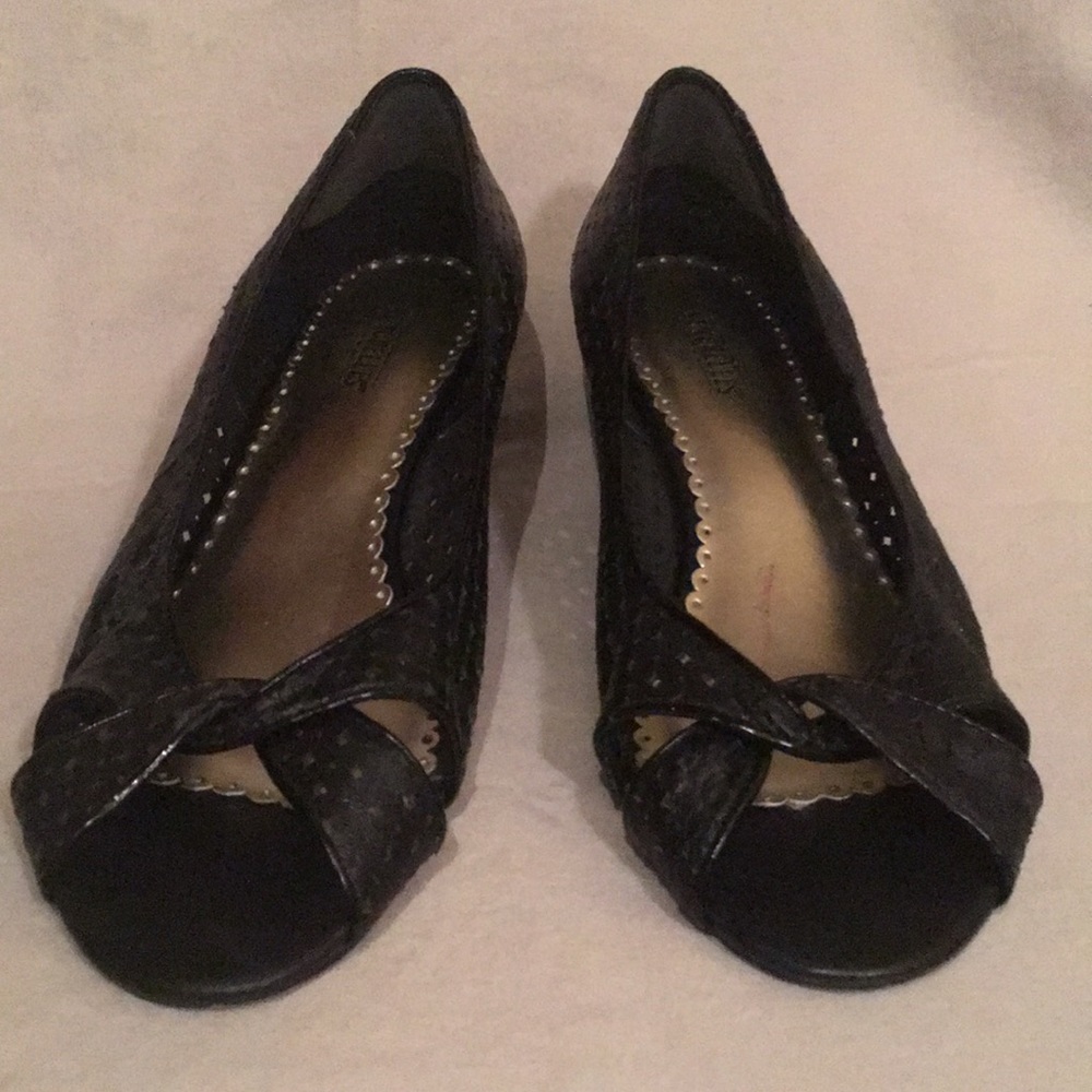 Black Seychelles low wedges